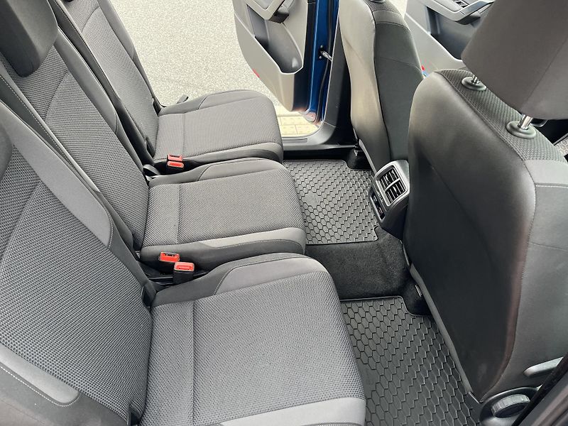 Volkswagen Touran 1.6 TDi 85 kW Full Led 7 Míst - fotka 14 z 36