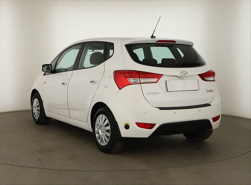Hyundai ix20 (2012) 1.6 CVVT, LPG, Park. senzory - fotka 4 z 14
