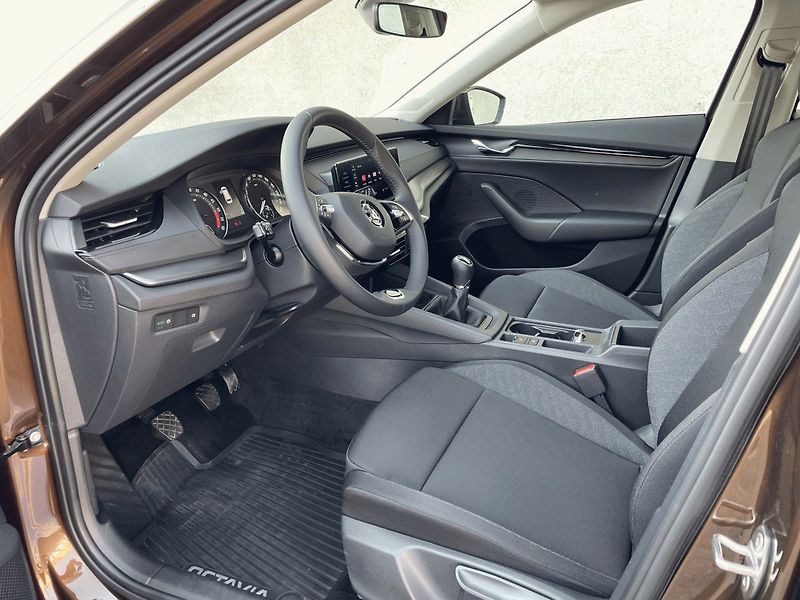 Škoda Octavia (2024) Combi Active 2,0TDI 115k - fotka 18 z 19