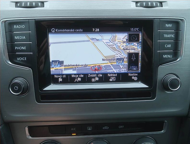 Volkswagen Golf (2014) 1.6 TDI, Navi, Tempomat - fotka 13 z 15