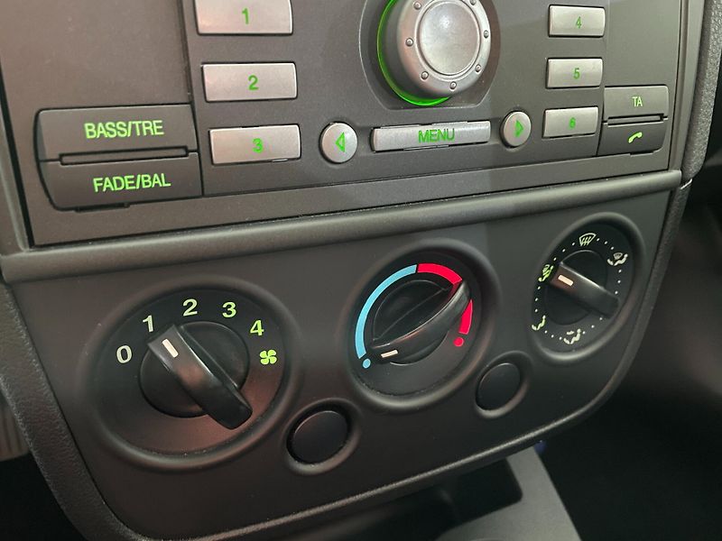Ford Fiesta (2006) Trend 1.3 Duratec 44kW - fotka 15 z 22