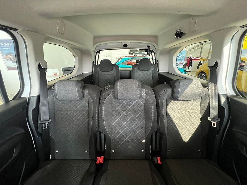 Opel Combo (2026) L2 Eleg.Pl. 1,5CDTi MT6-7 míst - fotka 19 z 27