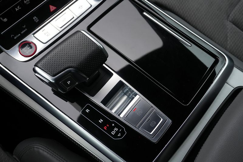 Audi SQ8 4.0 TFSI, ČR, Tažné, Matrix - fotka 22 z 44