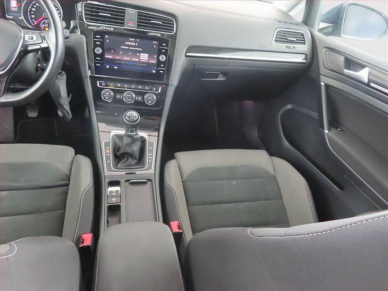 Volkswagen Golf (2018) Highline 2.0 TDI, Serv.kniha - fotka 8 z 21
