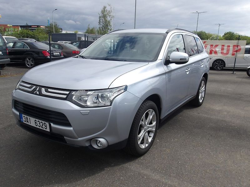 Mitsubishi Outlander 2,3DI-D 4x4 ČR 7 MÍST ! 2.MAJ. - fotka 1 z 39