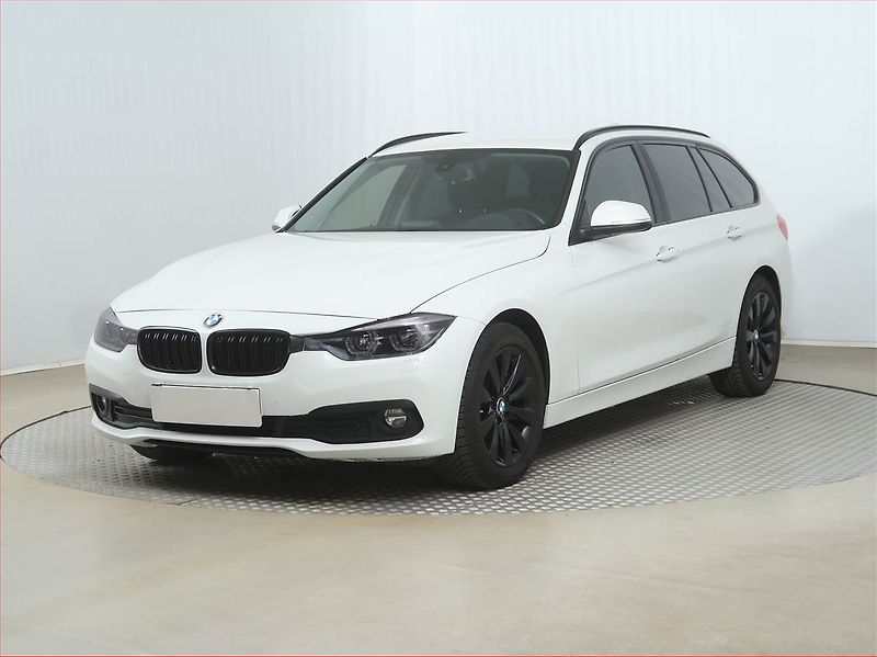 BMW Řada 3 (2017) 318 d, Automat, Navi, Tempomat - fotka 2 z 18