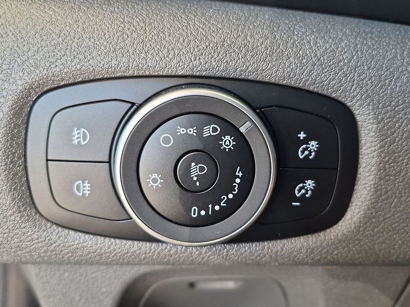Ford Tourneo Custom Titanium 2.0 EB 136 kW - fotka 20 z 29