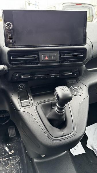 Opel Combo (2024) Edition Plus L1H1 1.5CDTI, MT6 - fotka 11 z 12