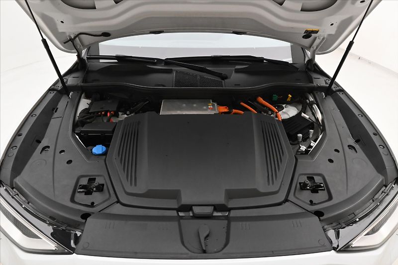 Audi e-tron 55 300 kW QUATTRO S-LINE Záruk - fotka 9 z 31