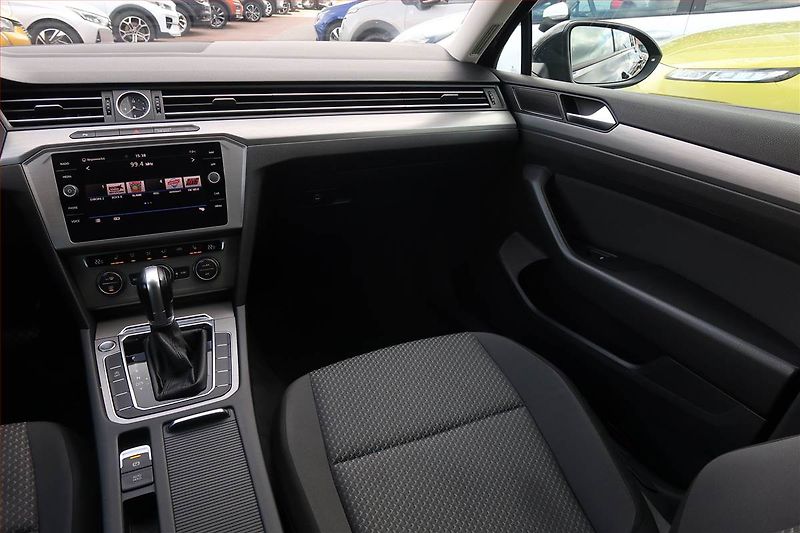 Volkswagen Passat (2018) 2.0 TDI, Automat, Navi - fotka 8 z 19