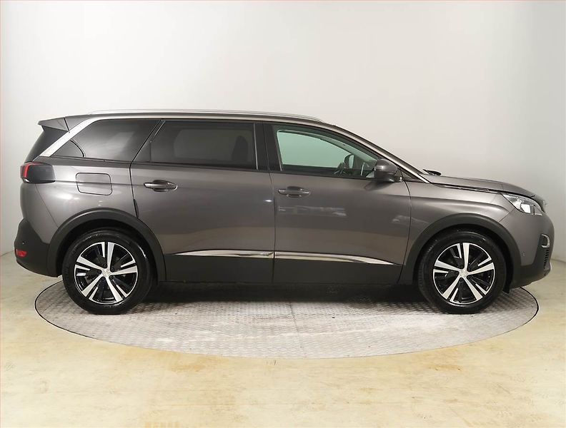 Peugeot 5008 (2019) 1.5 BlueHDi - fotka 6 z 25