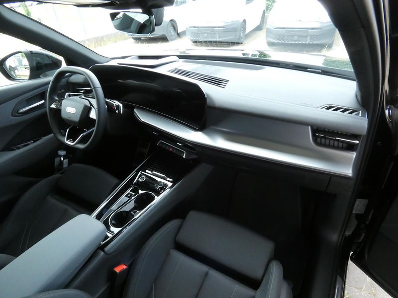 Audi Q3 (2026) S-Line e-hybrid 200 kW - fotka 20 z 29