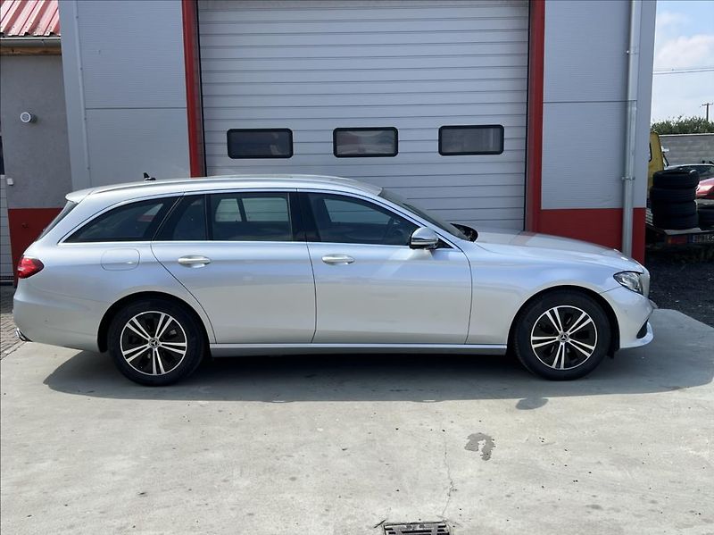 Mercedes-Benz Třídy E 2,0 E 220 d / 9G-TRONIC - fotka 6 z 35