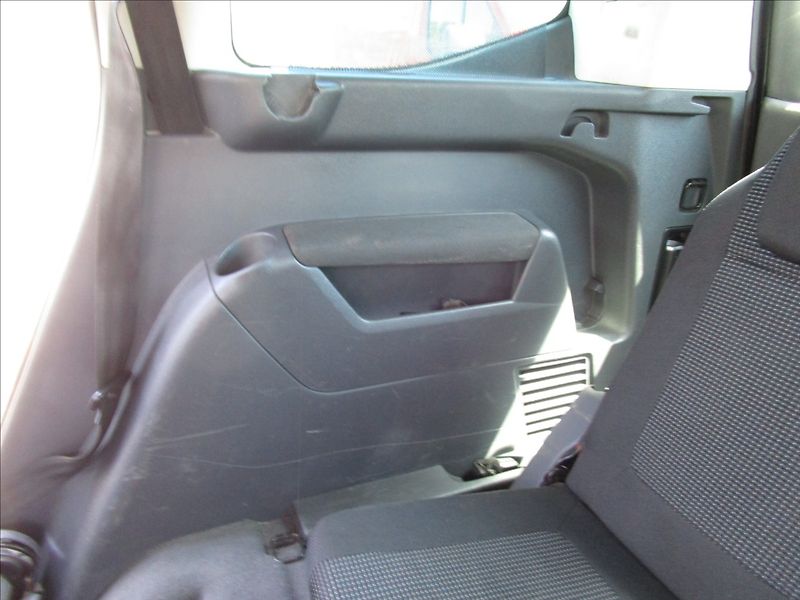 Peugeot 5008 1.6 THP aut. Klima, 7 míst - fotka 38 z 50