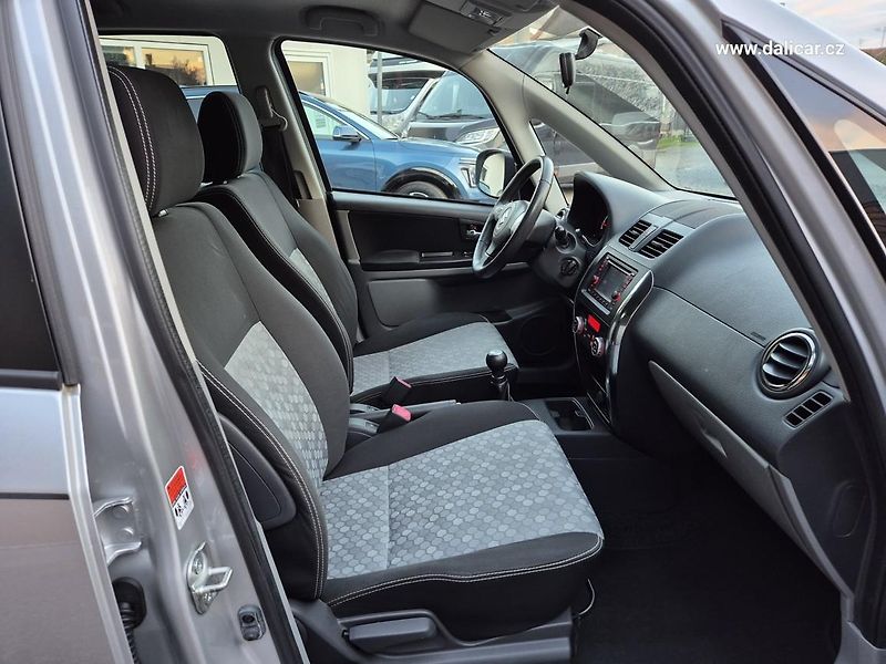 Suzuki SX4 (2013) 1.6VVT 88KW CITY + - fotka 36 z 53