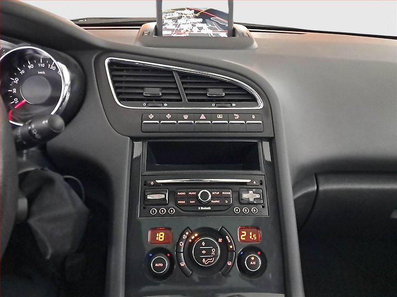 Peugeot 5008 (2016) 2.0 BlueHDi, ČR,1.maj, Navi - fotka 12 z 21