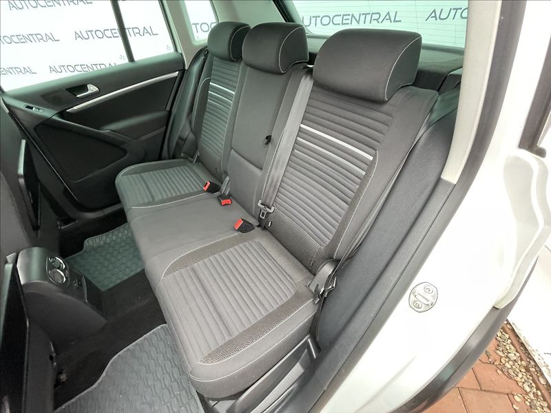 Volkswagen Tiguan 2,0 TDi,103kW,R-line,4x4,serv. - fotka 21 z 22