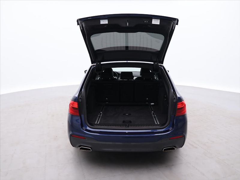 BMW Řada 5 3,0 530d xDrive 195kW M-paket - fotka 9 z 34