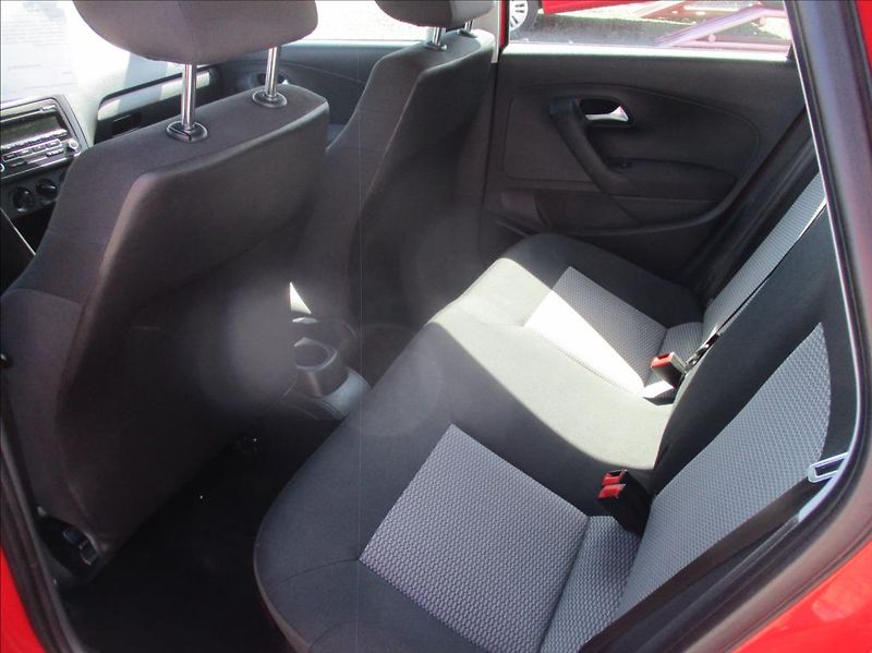 Volkswagen Polo 1,2 TSi, klima, serv. kniha, - fotka 14 z 37