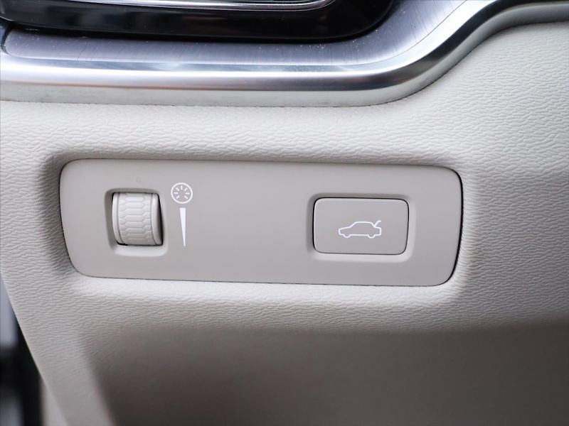 Volvo V60 2,0 D3 110kW Drive-E Momentum - fotka 15 z 30