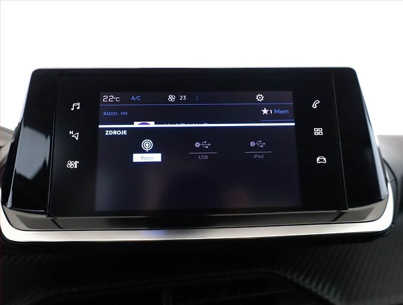 Peugeot 2008 (2020) 1.5 BlueHDi, Automat, ČR,1.maj - fotka 12 z 18