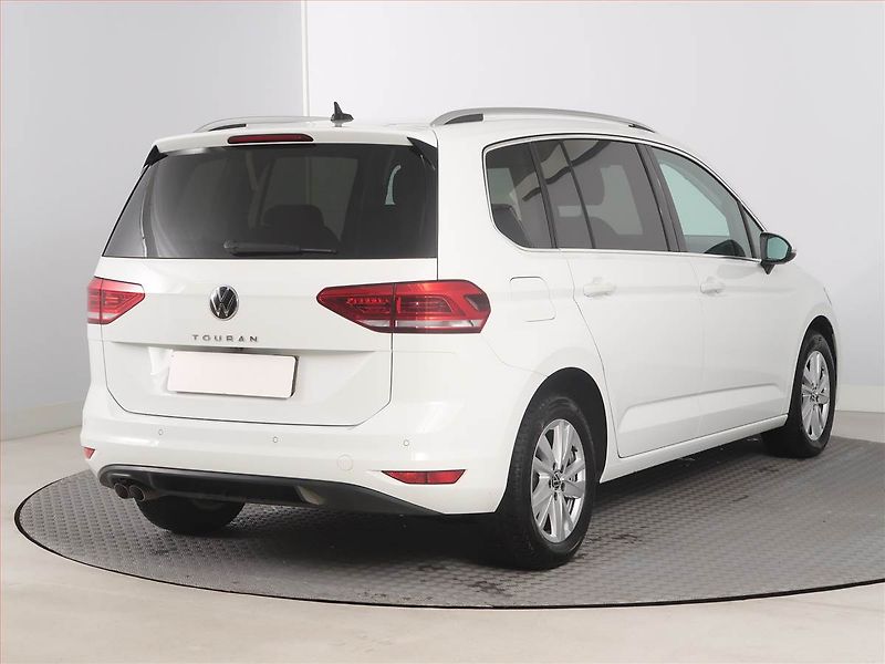 Volkswagen Touran (2023) 2.0 TDI - fotka 5 z 12