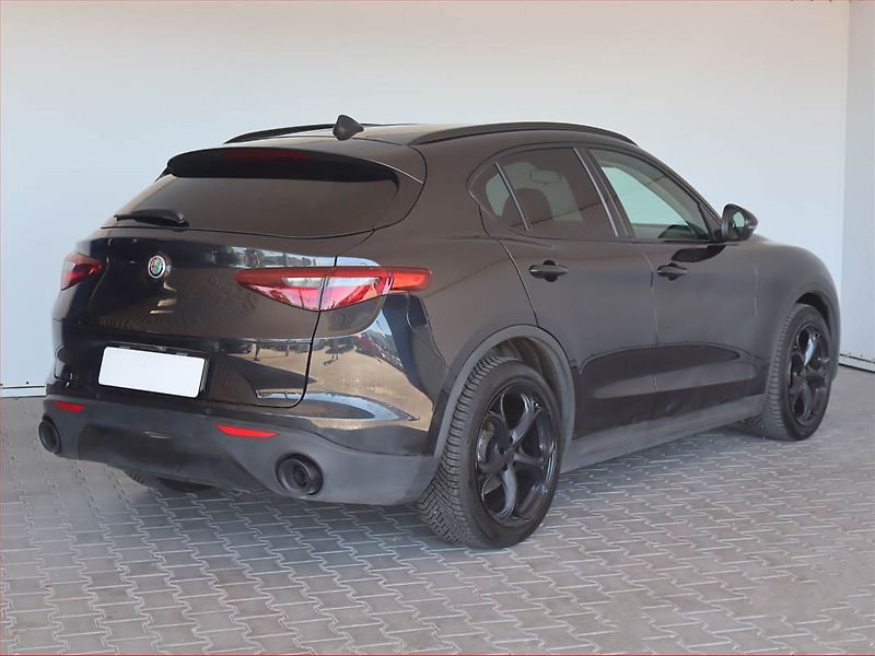 Alfa Romeo Stelvio (2019) 2.2 Diesel, Automat, Kůže - fotka 5 z 23