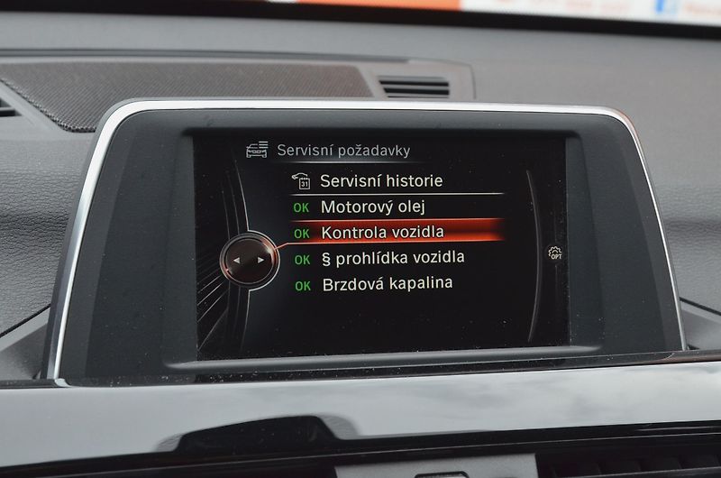 BMW X1 (2015) sDrive 18d 110kW SPORT / LED - fotka 37 z 39