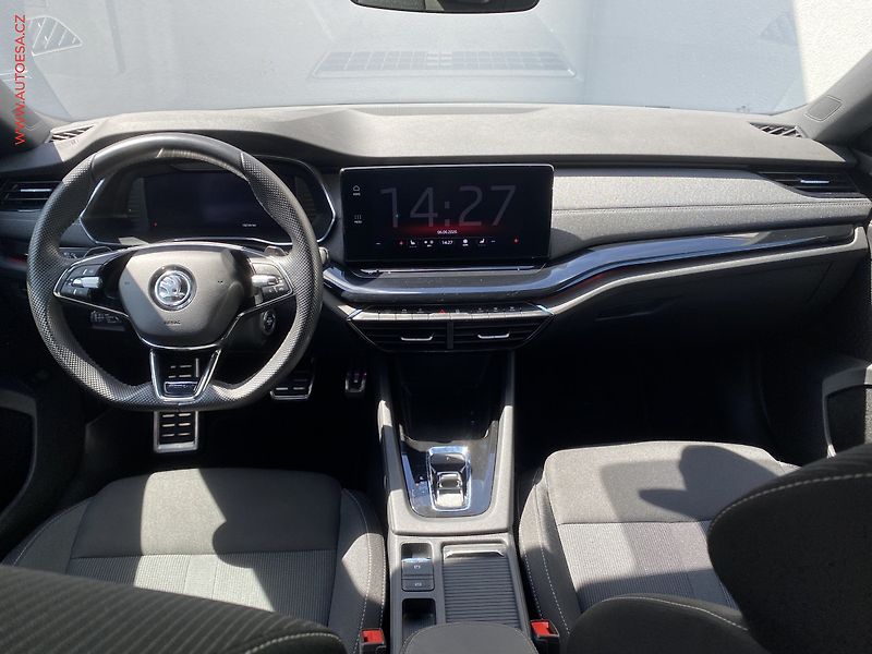 Škoda Octavia (2023) 1.5 TSi, ČR, SportLine, DSG - fotka 8 z 19