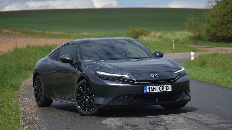 Na volných zatáčkovitých silnicích je Honda Prelude jako doma.