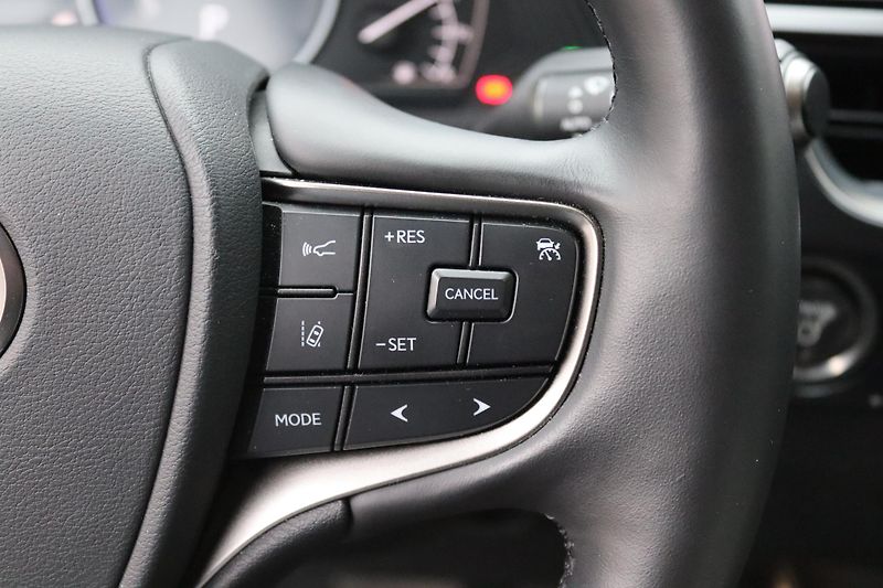 Lexus UX 250h F-SPORT DESIGN 2.0 135kW - fotka 26 z 50