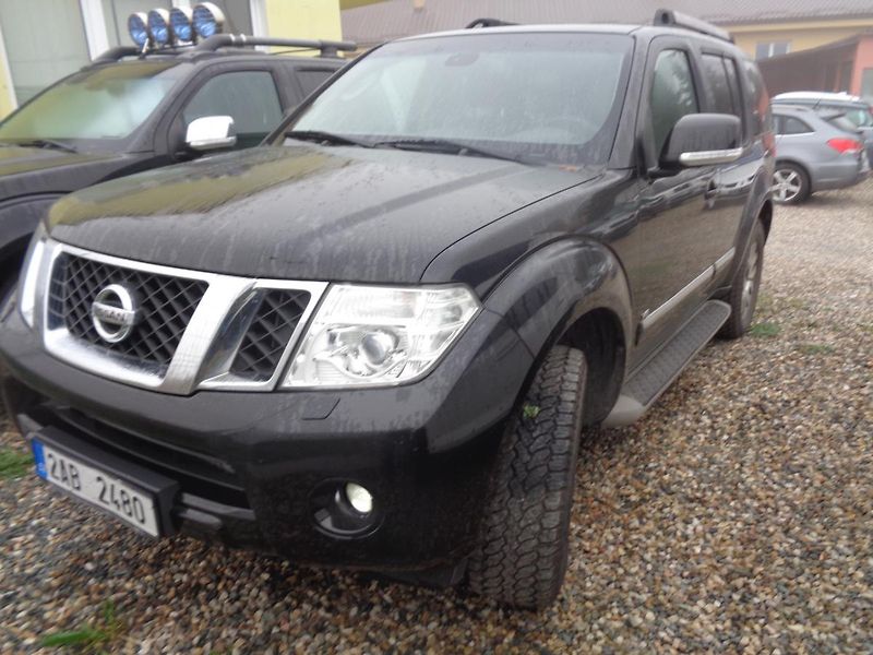Nissan Pathfinder 3,0 - fotka 1 z 16