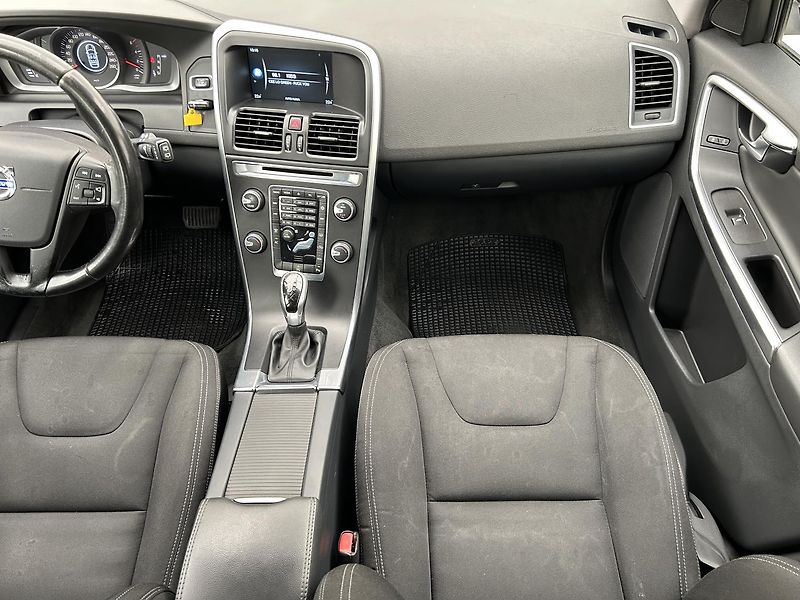 Volvo XC60 2.0  D4 Momentum - fotka 14 z 25