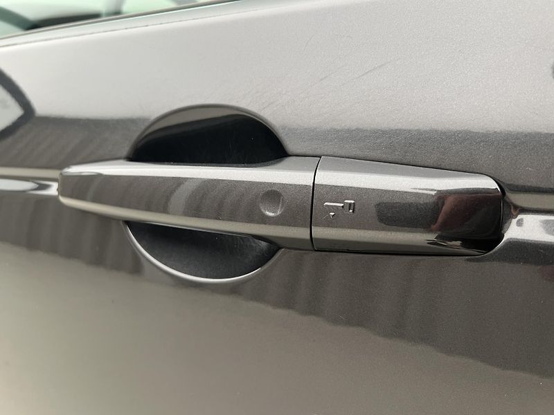 Land Rover Discovery Sport D200 EDITION AUT - fotka 15 z 51