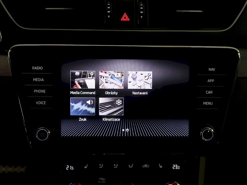 Škoda Superb (2019) STYLE 2.0TDI 140KW 4x4 DSG LED - fotka 25 z 47