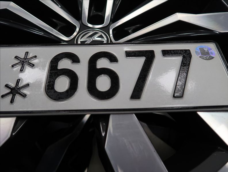Volkswagen Tiguan 2,0 TDI DSG 4MOTION R-LINE - fotka 55 z 55