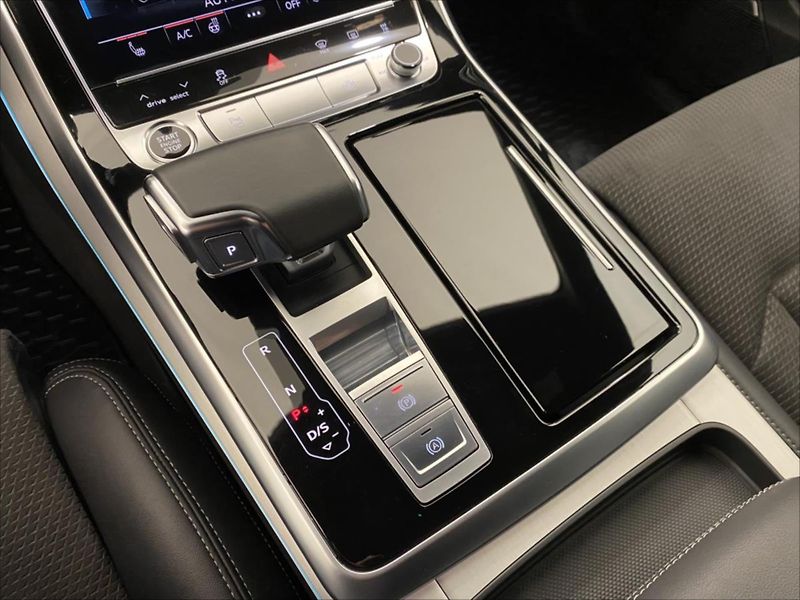Audi Q7 3,0 TDI 210kW 7Míst S-Line - fotka 20 z 32