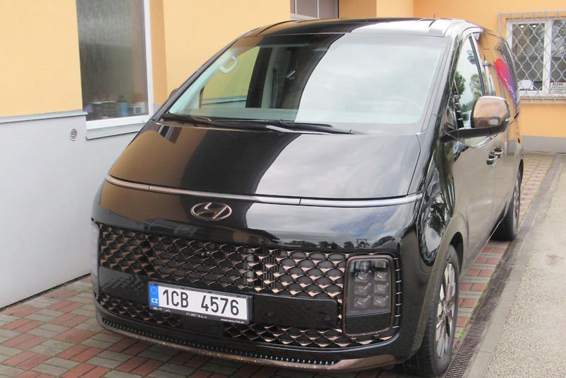 Hyundai Staria 2.2 CRDi 4x4 TAŽNÉ PANORAMA  - fotka 9 z 47