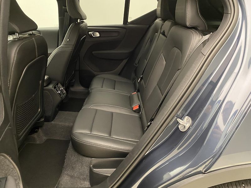 Volvo XC40 B4 DARK ULTRA AUT CZ - fotka 5 z 56