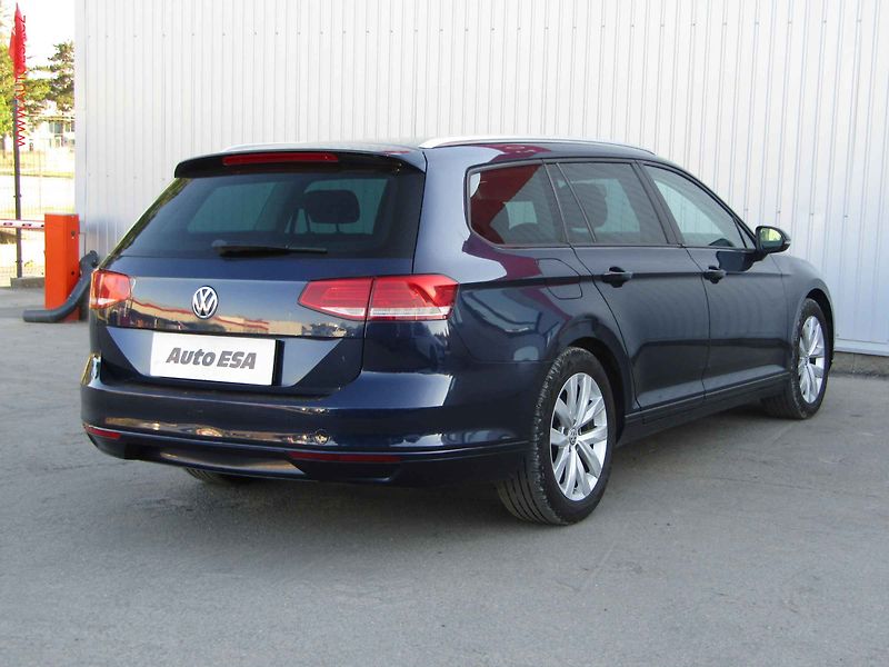Volkswagen Passat (2015) 1.6 TDi, AC, výhřev sed - fotka 4 z 16