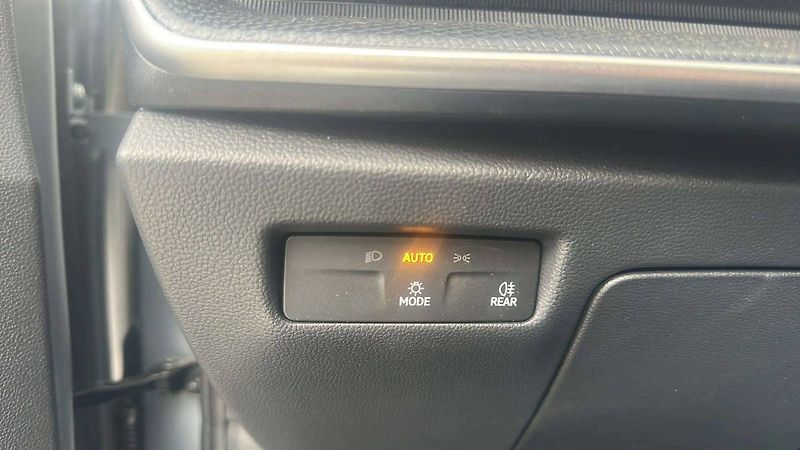 Škoda Superb Combi Selection 2,0TDI 110kW D - fotka 18 z 30