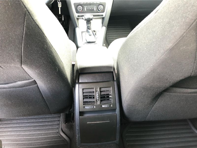 Škoda Octavia Combi 1.6 TDi Elegance - fotka 22 z 28