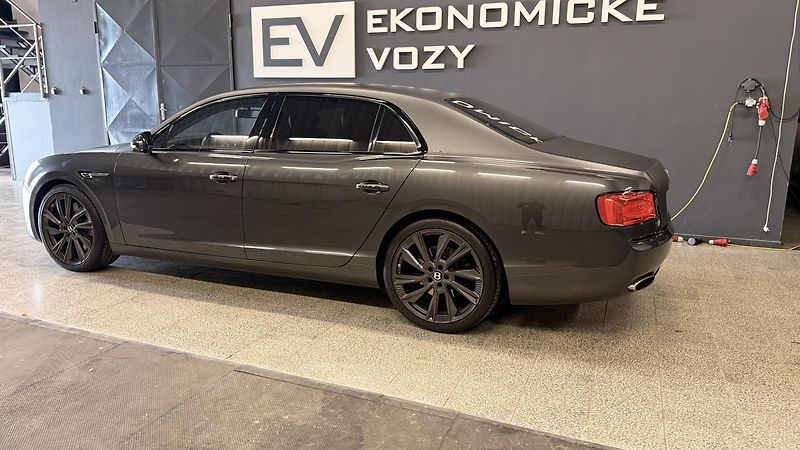 Bentley Flying Spur (2016) 6.0 W12,630PS-335KM/HOD,KRÁSNÝ - fotka 15 z 55