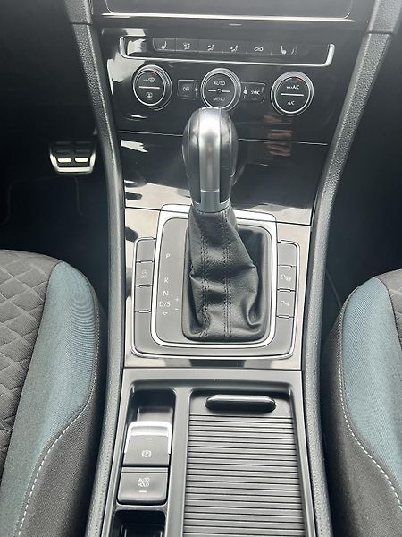Volkswagen Golf IQ.DRIVE 1.6TDi DSG KLIMA ALU - fotka 30 z 55