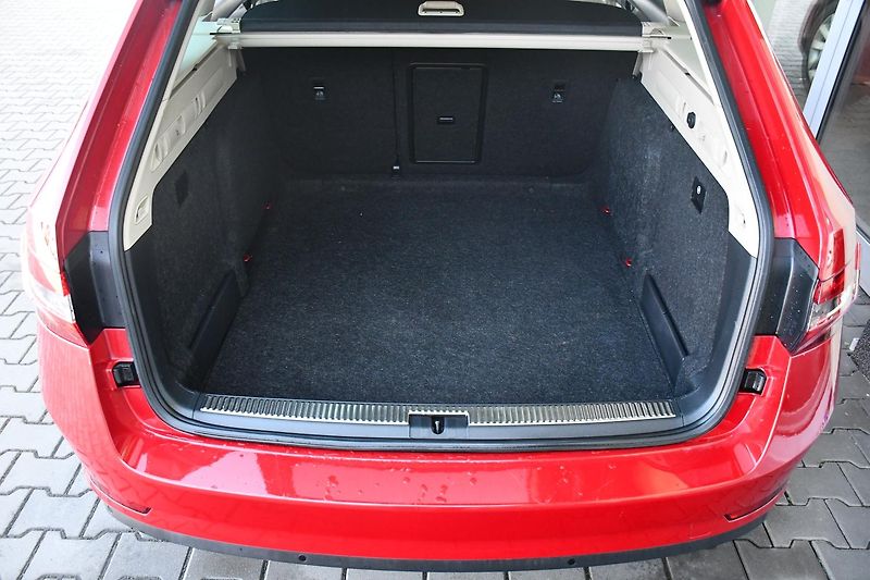 Škoda Superb 2.0TDi147kW STYL DSG 4X4 ČR 1M - fotka 39 z 42