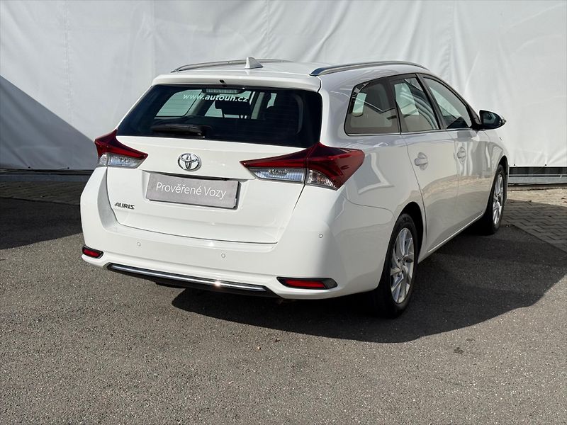 Toyota Auris 1,6 Active Trend - fotka 4 z 20