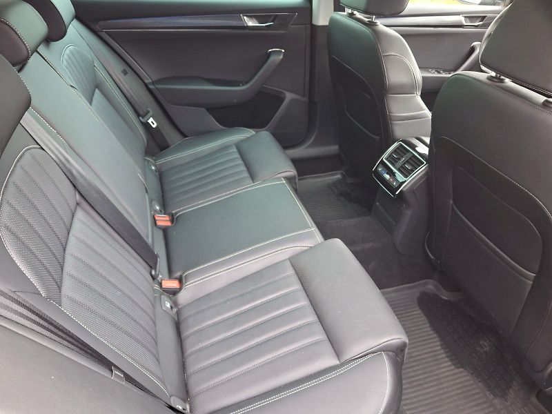 Škoda Superb (2023) Combi Style Extra DSG 4x4 2,0T - fotka 15 z 35