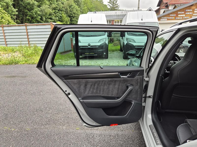 Škoda Superb Combi SPORTLINE 147kw DSG 19AL - fotka 38 z 49