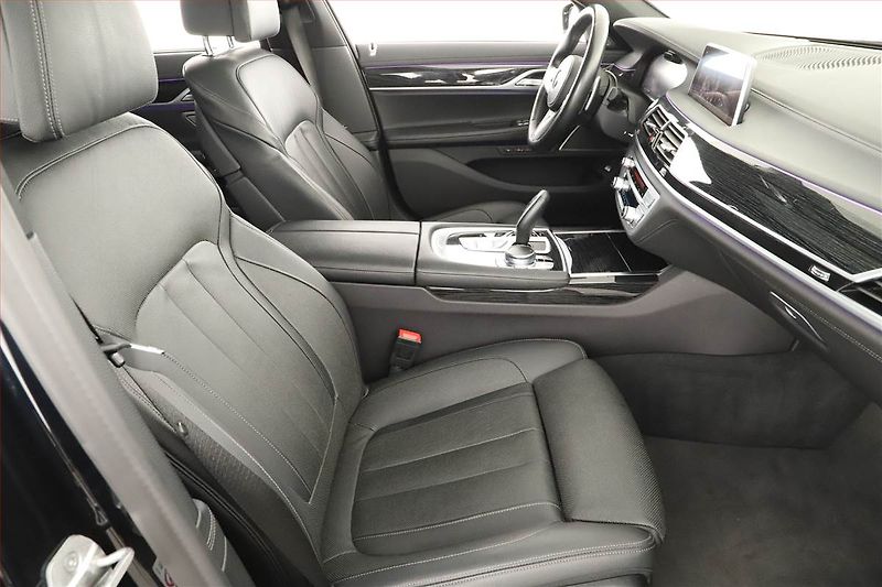 BMW Řada 7 (2022) 730d xDrive - fotka 7 z 20