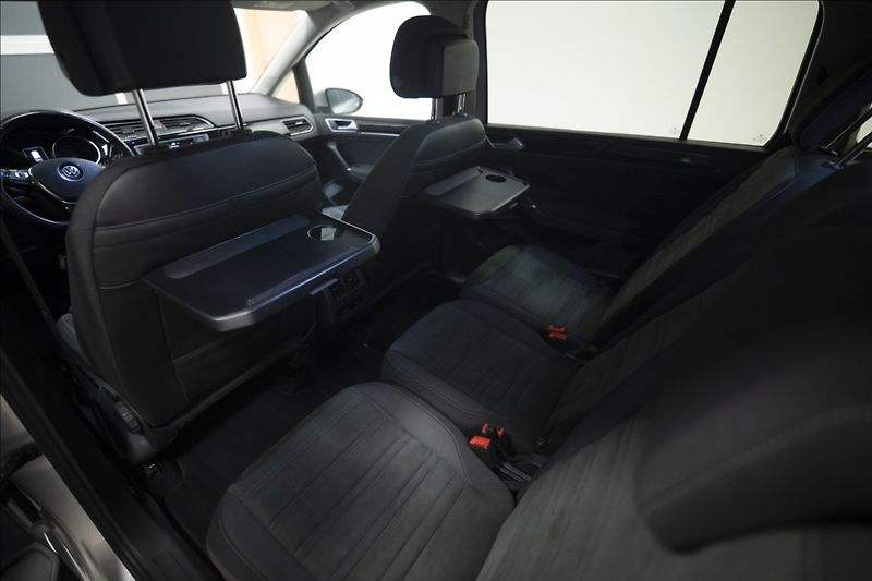 Volkswagen Touran 2,0 TDI MASÁŽ KAMERA VÝHŘEV ČR - fotka 16 z 39
